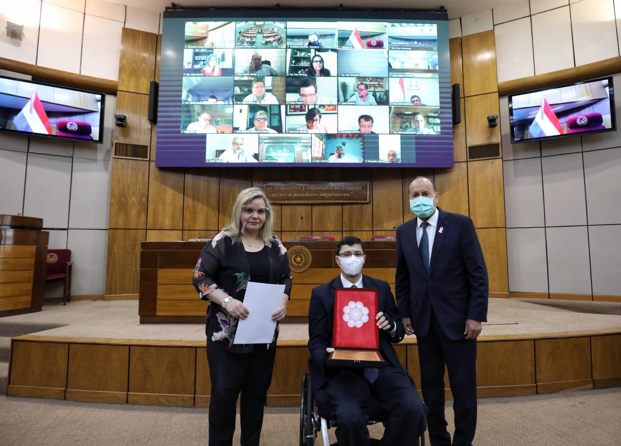 Héctor Cabral, representante de marca país en al área de la salud.