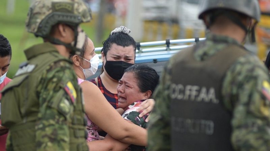 Los familiares de los presos al enterarse de los sucesos. Foto: BBC