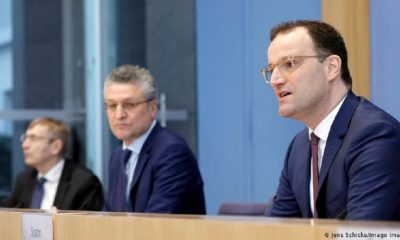 El ministro alemán de Salud, Jens Spahn, y el director del Instituto Robert Koch, Lothar Wieler (centro). Foto: Dw