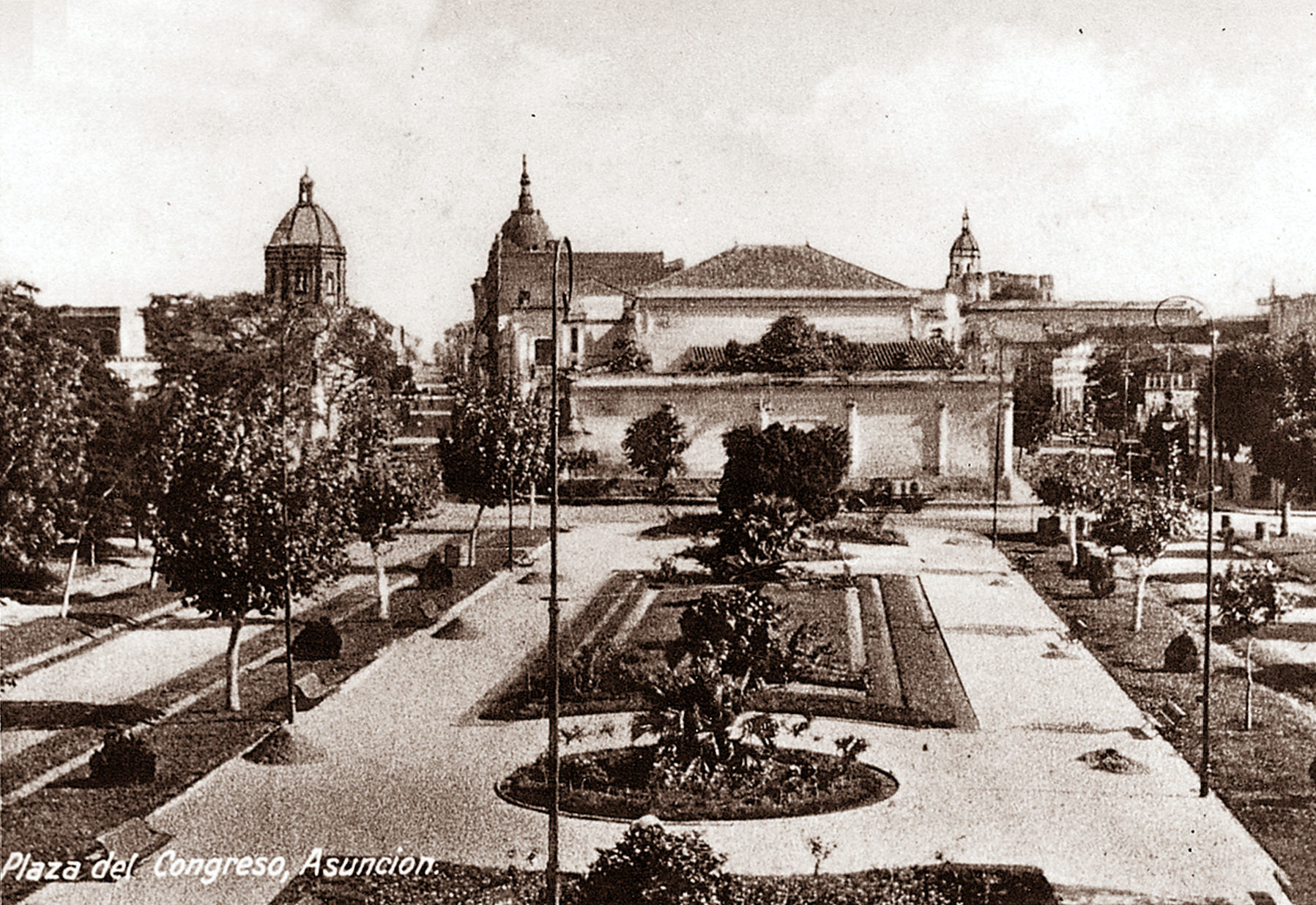 Jardines frente al actual Centro Cultural de la República El Cabildo