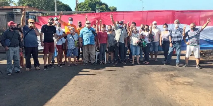 Grupos de comerciantes y trabajadores fronterizos de Itapúa comienzan a movilizarse por los subsidios prometidos por el gobierno. Foto: Gentileza