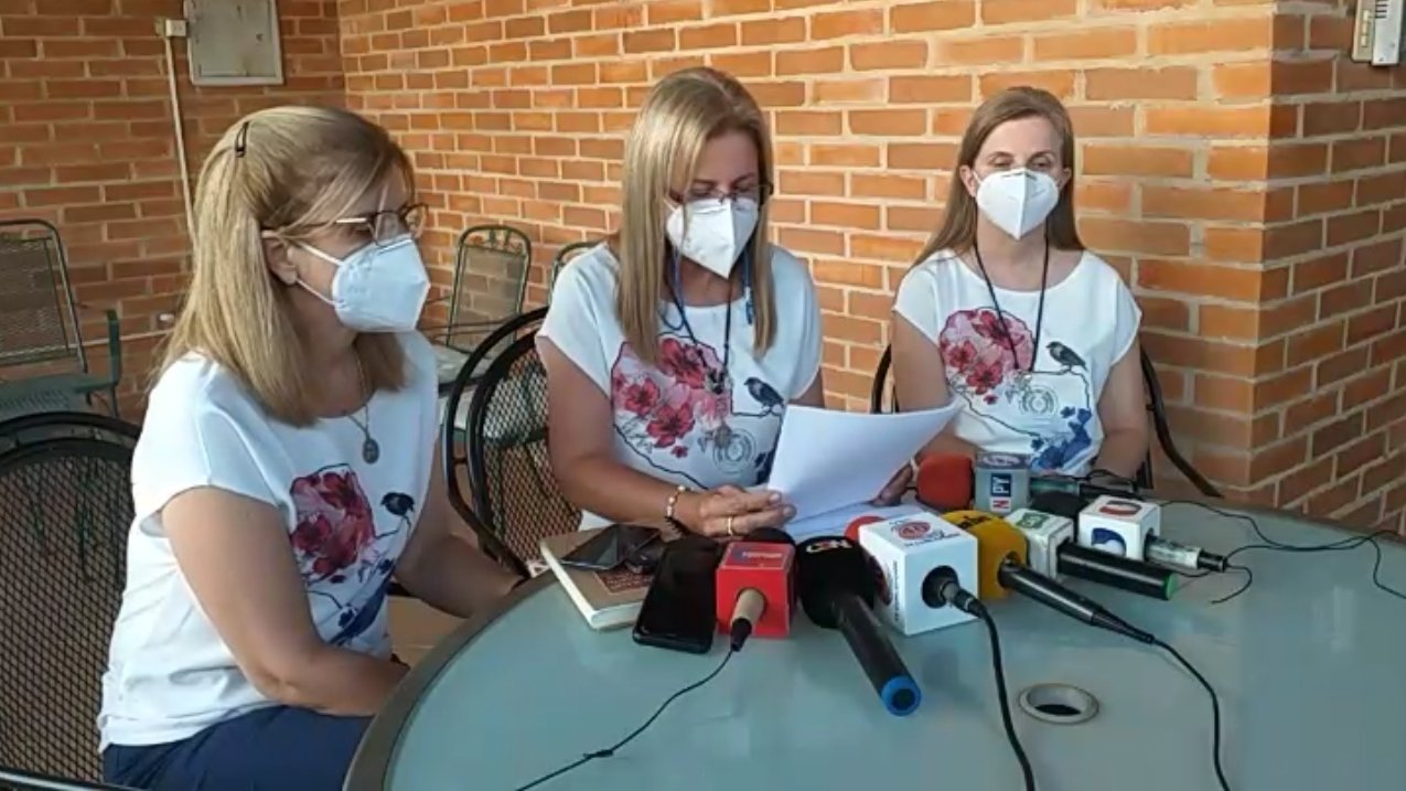 Las hijas de Óscar Denis ofrecieron una conferencia en varias oportunidades. Foto: