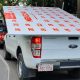 Camioneta sin logo de la Municipalidad de Asunción trasladando cartelería de campaña del Intendente. Foto: Twitter