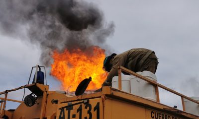 Los Bomberos continúan con intenso trabajo para intentar apagar el fuego. Foto: Bomberos 132