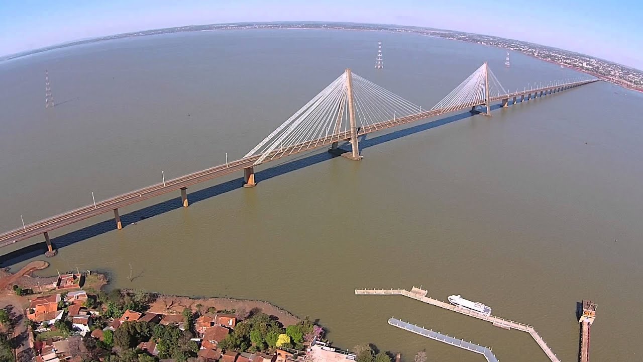 El prolongado cierre del puente San Roque González terminó asfixiando la economía de Encarnación. Foto: YouTube