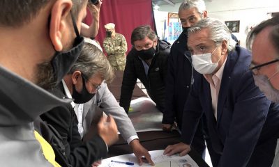 El presidente verificó la zona donde ocurrieron incendios. Foto: Télam.