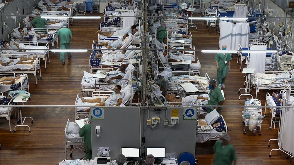 Imagen de un hospital de contingencia en Florianópolis. Foto: Télam.