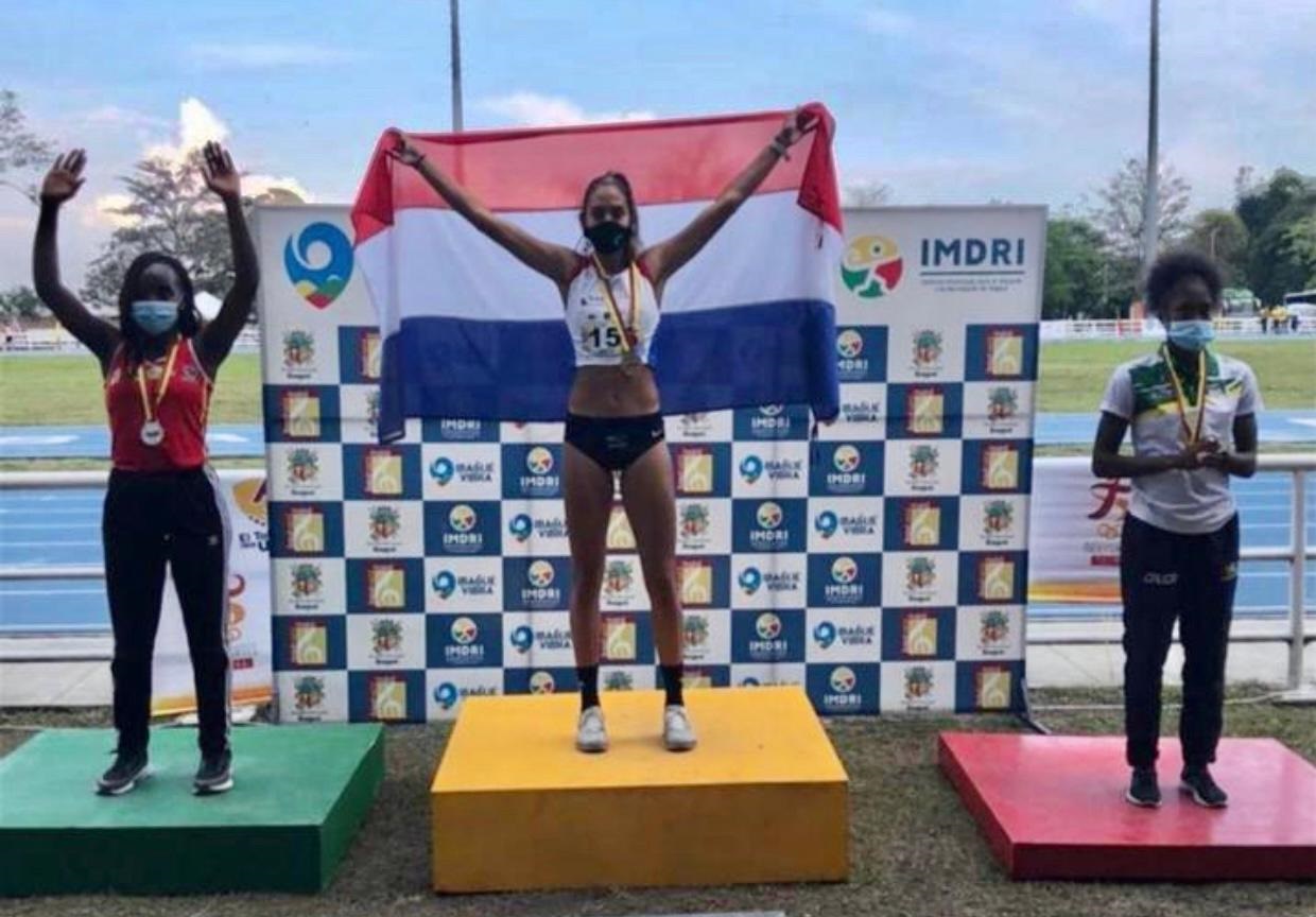 Ana Paula Argüello (17 años) realizó su mejor performance en un heptatlón durante el certamen que se llevó a cabo en Ibagué, Colombia. Foto: @sndpy.