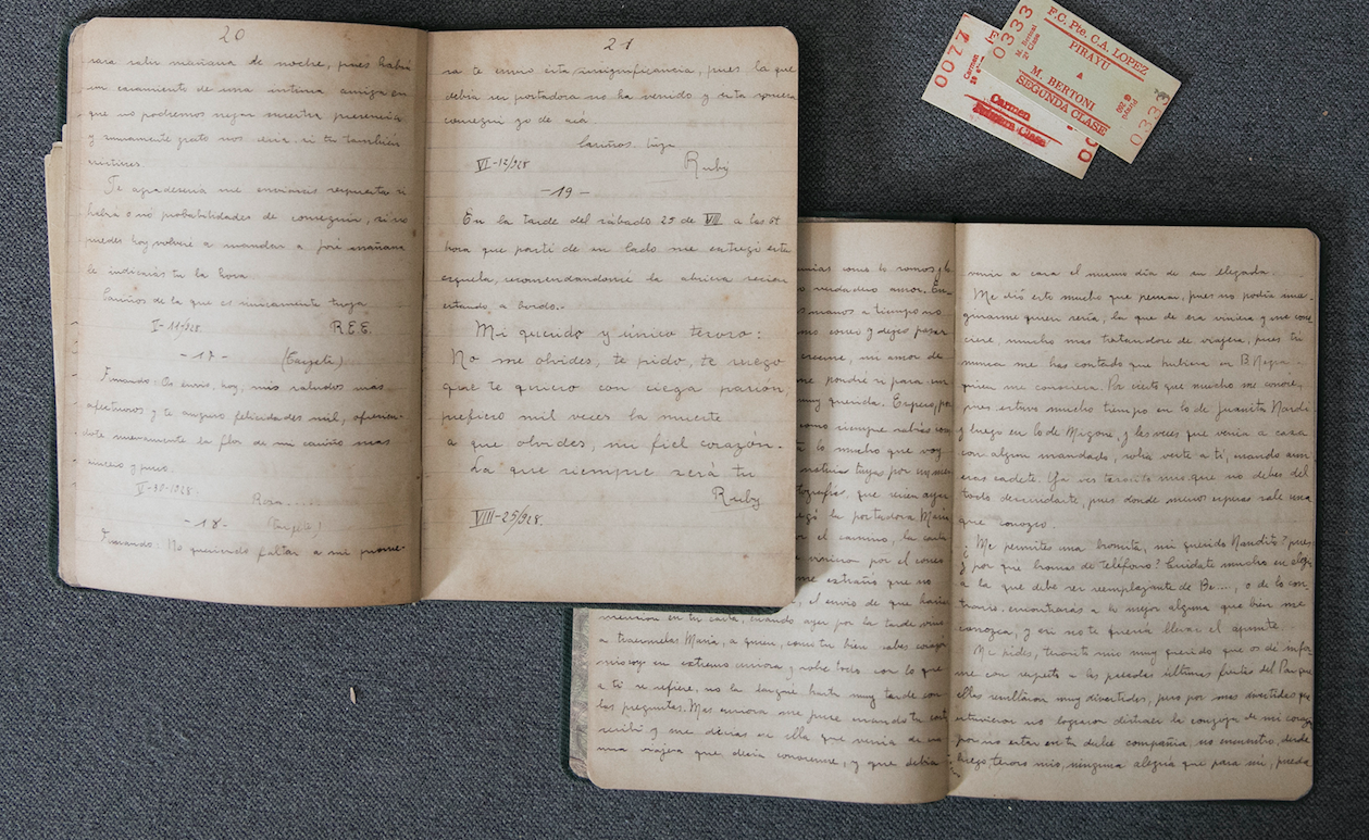 En dos libretas, el Capitán Fernando Velázquez transcribió detalladamente la correspondencia que recibía de su novia, Rosa Escobar: los afectos de un héroe de Boquerón. Colección del autor