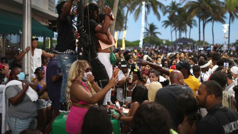 Aglomeración en playas de Miami. Foto: Getty Images.