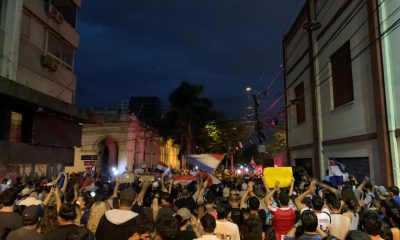 Manifestación se convirtió en verdadera batalla campal. Foto: Andrés Ovelar.