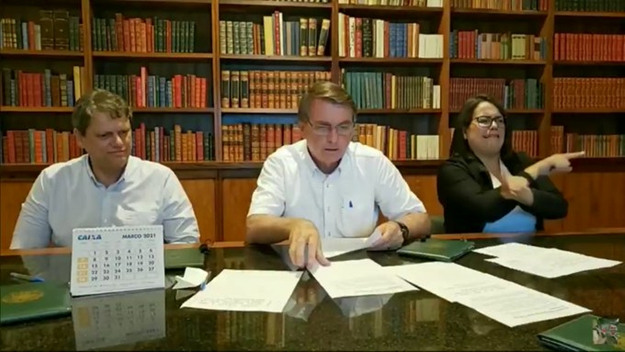 Jair Bolsonaro, presidente de Brasil durante su programa Facebook live