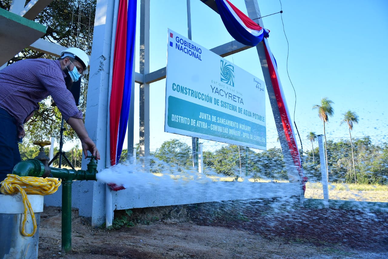 El presidente inaugura sistema de agua potable en Atyrá. Foto: EBY