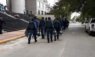 Antimotines apostados frente al Congreso Nacional. Foto: Francisca Pereira.