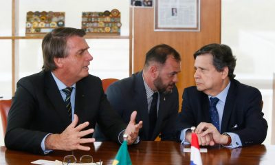 Sin protocolo sanitario: El presidente Jair Bolsonaro y el ministro paraguayo Euclides Acevedo, sin protección pese a que en ambos países hay récord de contagios y muertes por Covid-19