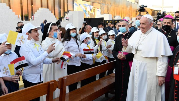 En su homilía de la Santa Misa celebrada en la Catedral caldea de San José de Bagdad el Papa Francisco dio gracias por los fieles que viven allí. Foto: Vatican news / Twitter