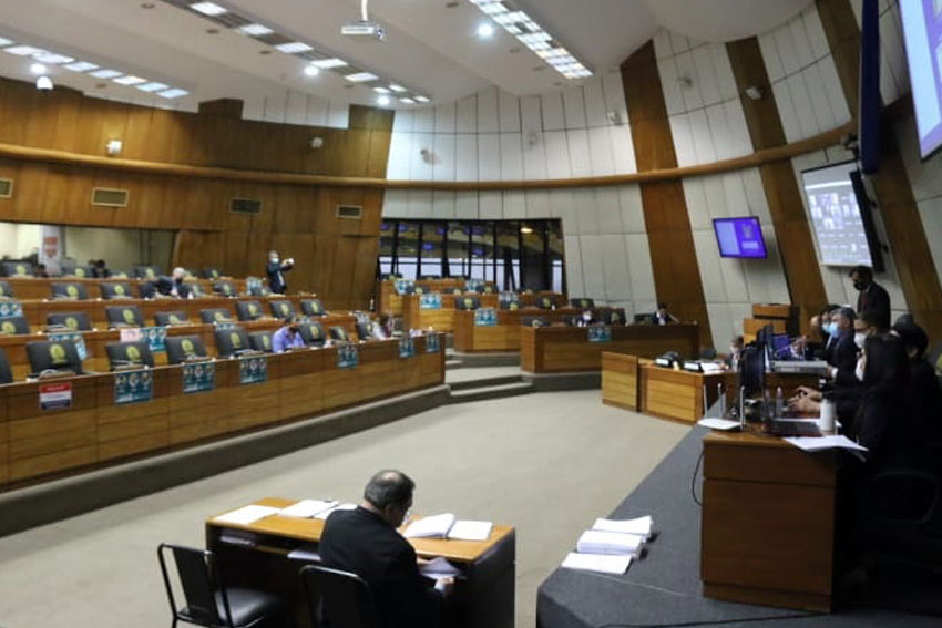 Diputados de varias bancadas acuerdan proyecto para anular aumentos salariales en el Senado. Foto: Diputados