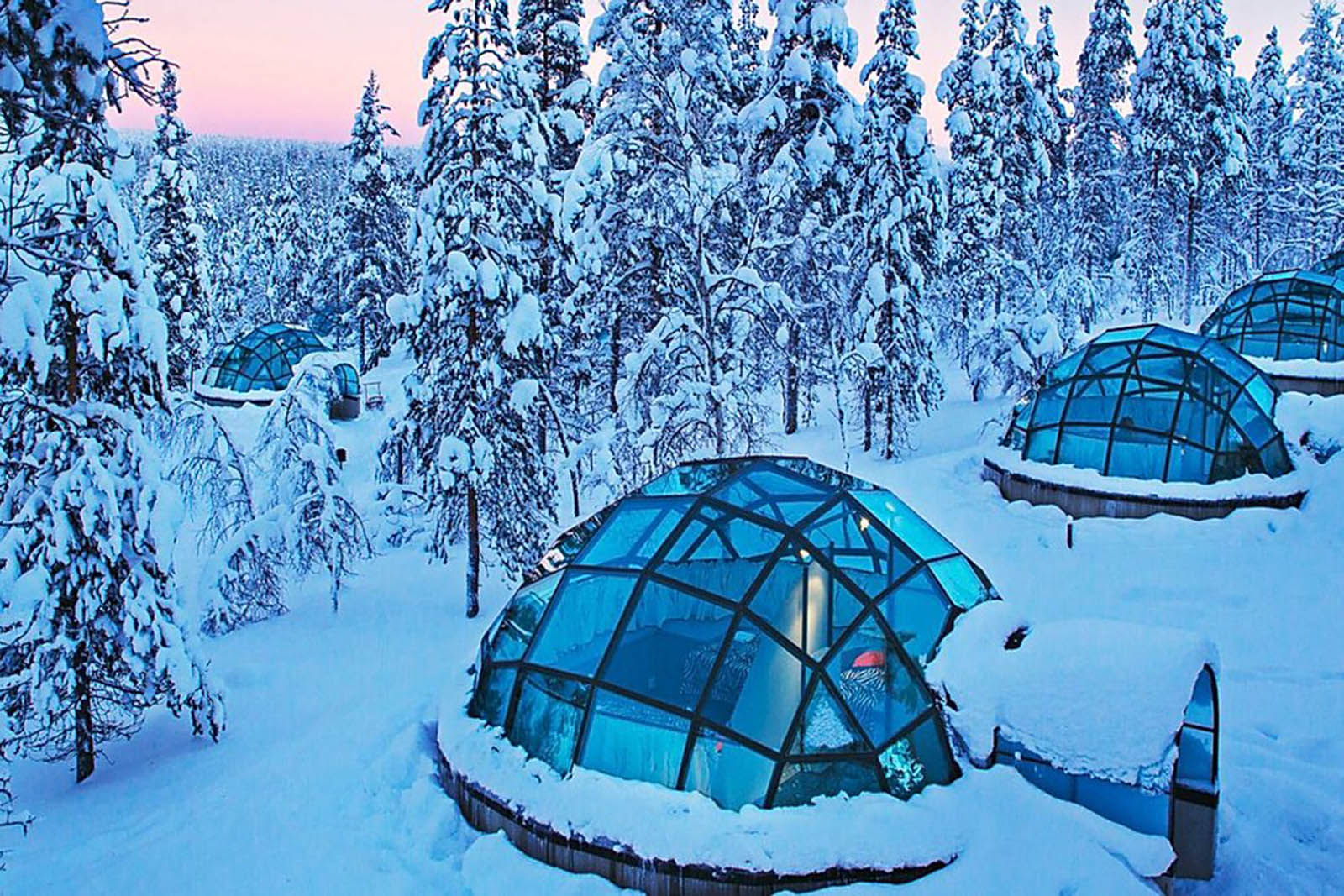 Finlandia es una tierra de contrastes. Foto: Kaklauttanen Resort en la Laponia finlandesa / Kaklauttanen