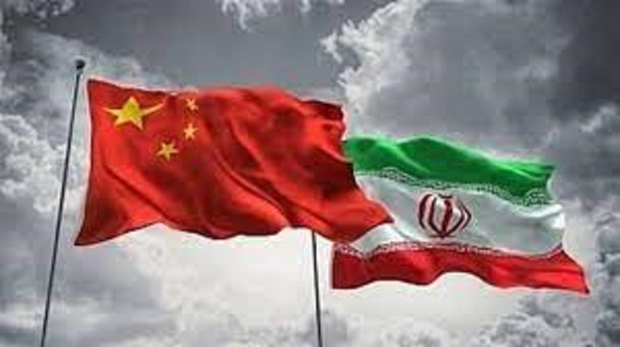 Banderas de Irán y China.