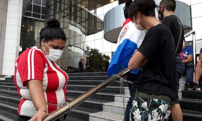 Así se encuentran los jóvenes frente al Congreso. Foto: Francisca Pereira.