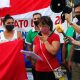 La coalición de sindicatos leyó un pronunciamiento frente al Congreso esta tarde. Foto: Gentileza