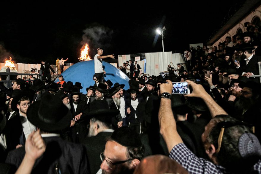 Decenas de miles de personas participaban en la noche del jueves al viernes en la peregrinación anual en el norte de Israel. Foto: La Nación.