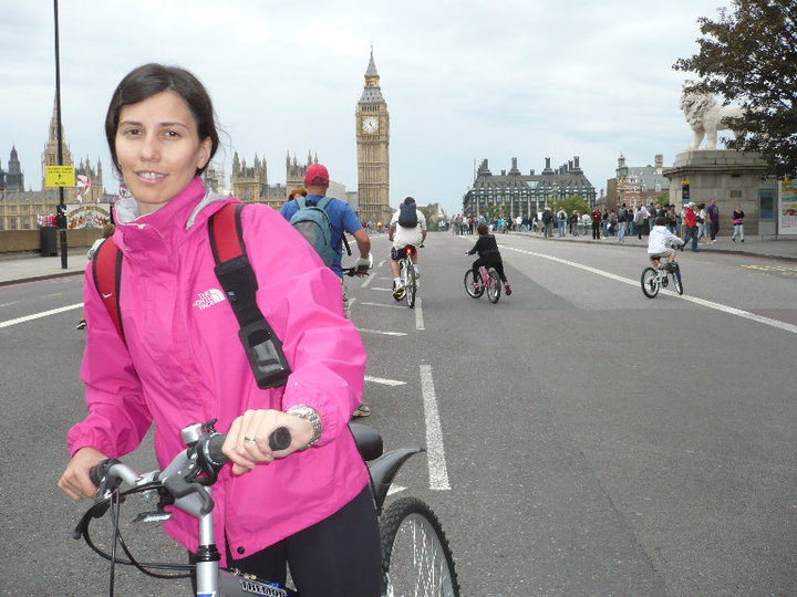 Mariana en bicicleta. Foto: Gentileza 