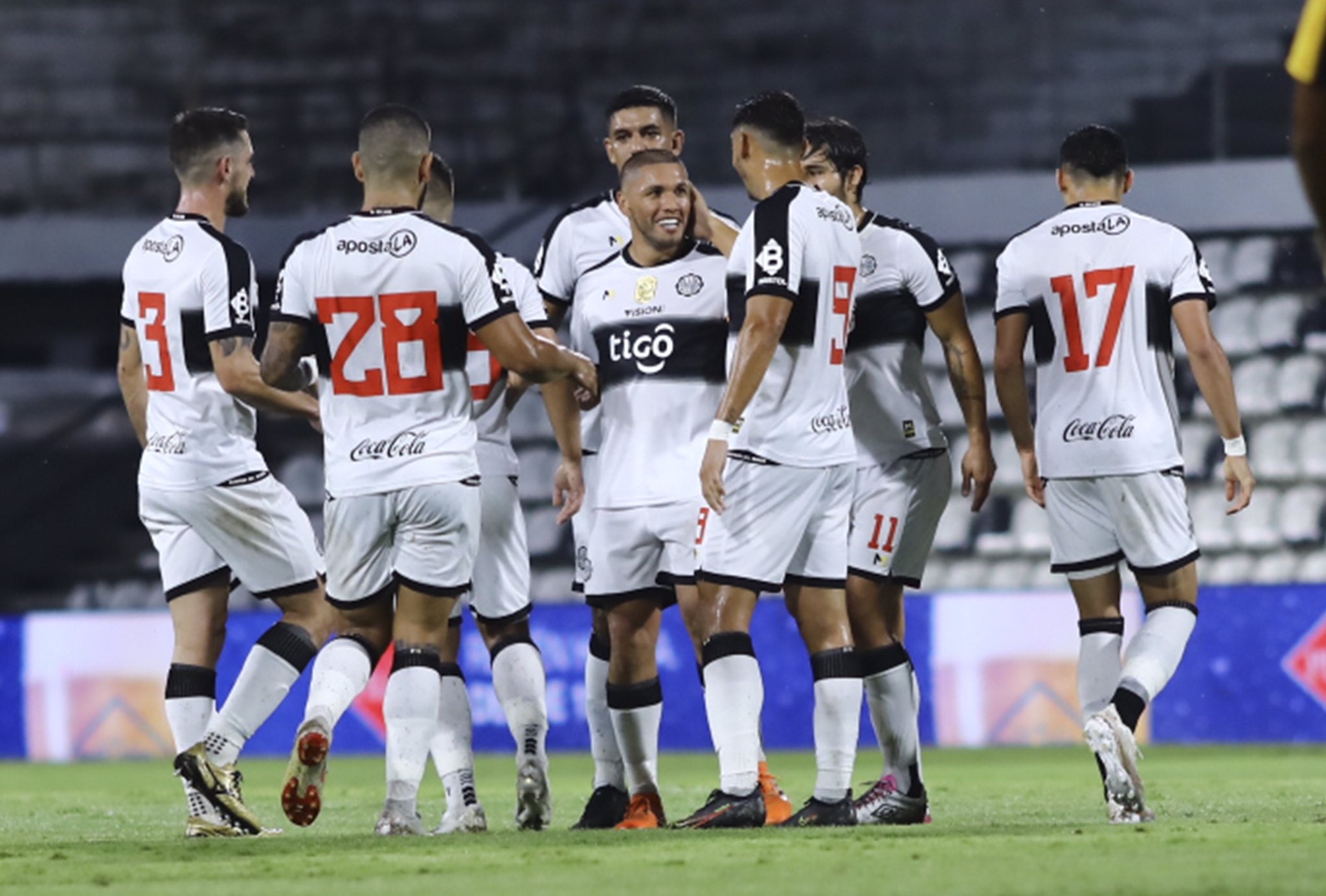 Richard Ortiz convirtió un golazo en su partido 300 con la franja negra. El segundo tanto fue obra del delantero Walter González. Foto: @elClubOlimpia.