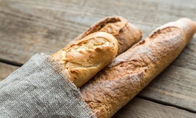 El pan baguette es tradicional de Francia. Foto: Internet.