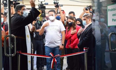 El intendente Ricardo Estigarribia durante la inauguración del segundo pabellón de contingencia.