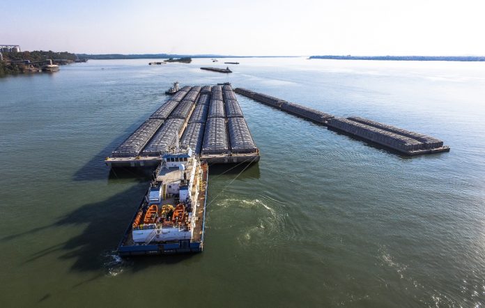 Tránsito fluvial en la hidrovía Paraguay-Paraná. Foto Hidrovias do Brasil S.A.