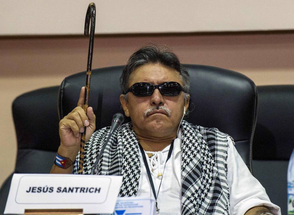 Santrich, que era ciego, participó en las negociaciones de paz entre las FARC y el gobierno de Colombia. Foto: El País.