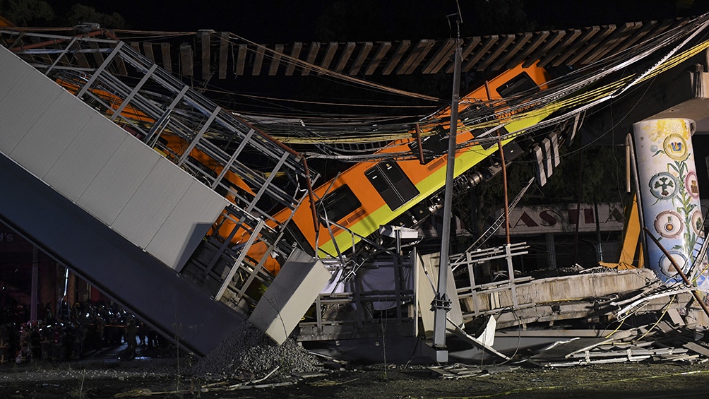 El accidente ocurrió porque cedió una viga. Foto: Télam.