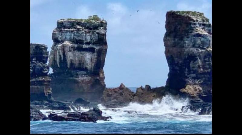 Arco de Darwin tras el colapso. Foto: elcomercio.com