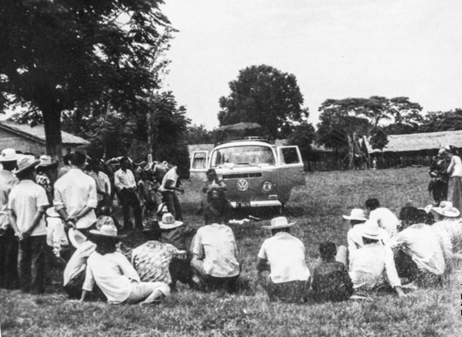 La famosa Combi en la que Aty Ñe’ẽ hacía sus giras por el territorio nacional