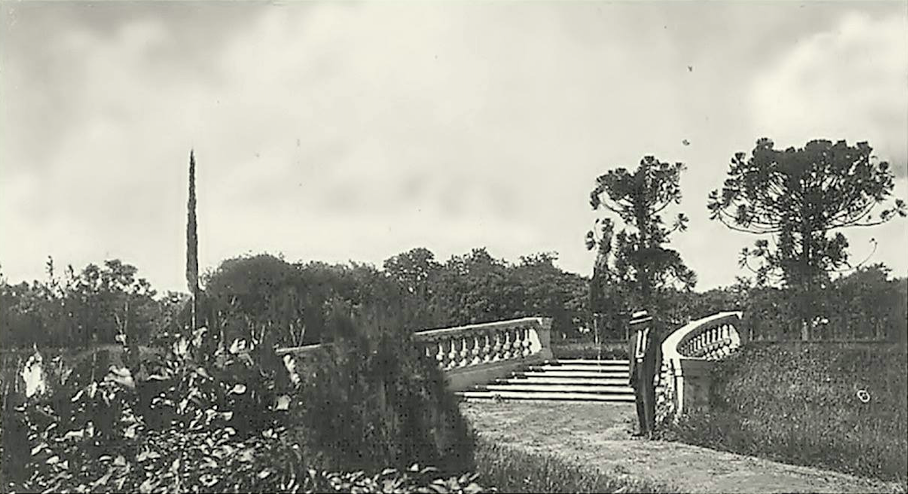 Jardín circular y escalinata de la plazoleta oval, ca. 1920. Cortesía