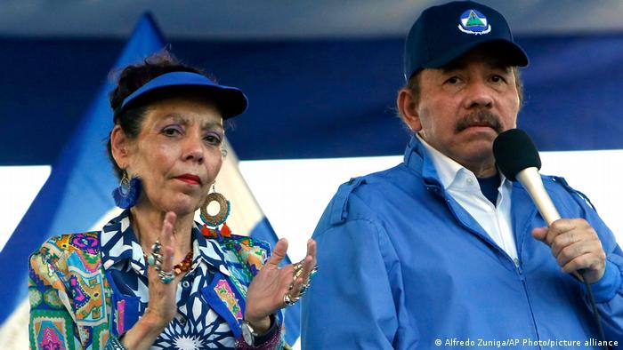 Daniel Ortega, presidente de Nicaragua, junto a suesposa y vicepresidenta, Rosario Murillo. Foto: DW.