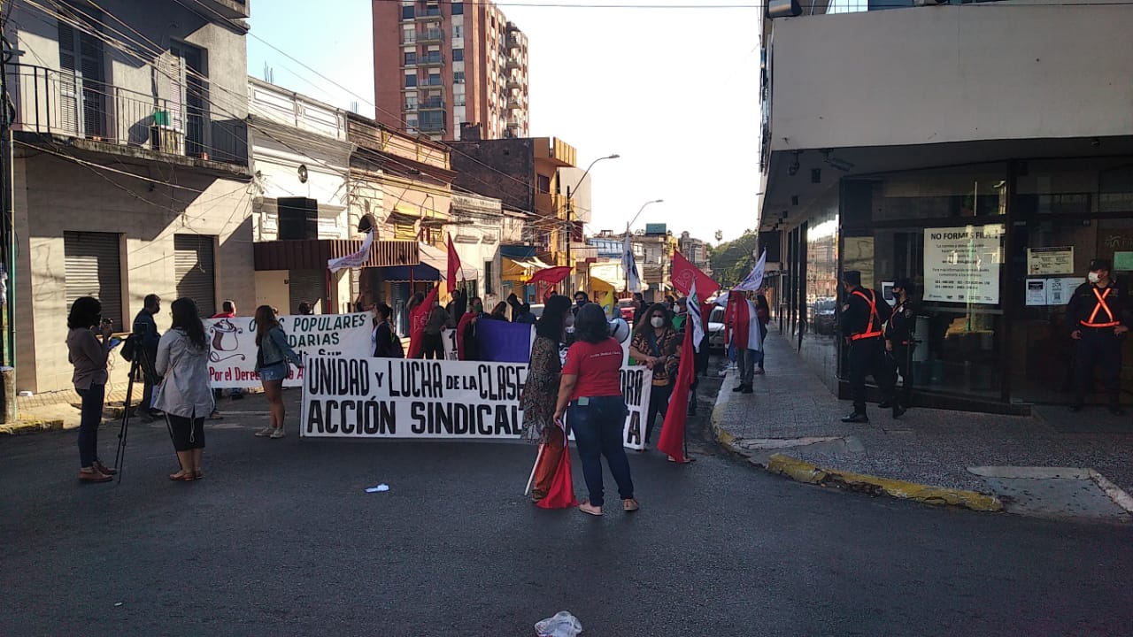 Manifestación frente al Ministerio del Trabajo. Foto: Ñanduti