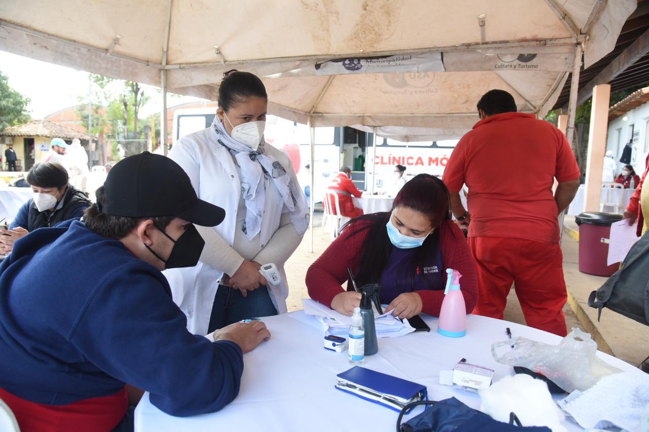 Los obreros de la Dirección de Vialidad fueron atendidos por médicos. Foto: Gentileza.