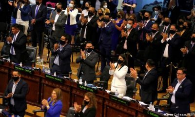 Las destituciones de los miembros del poder judicial generan alarma por la concentración de poder que estaría ejerciendo el presidente Nayib Bukele. Foto: Agencias.