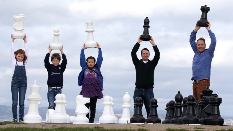 Andrew Green (segundo por la derecha) es cofundador del torneo escocés. Foto: BBC.