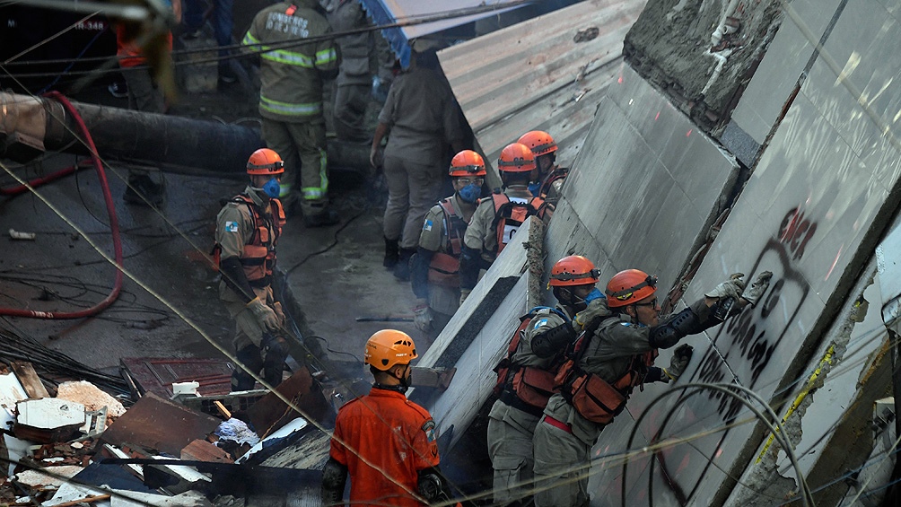 El hecho ocurrió pasadas las 6.30 en el barrio Río das Pedras, cuando un inmueble se derrumbó y provocó daños en edificaciones vecinas. Foto: Télam.