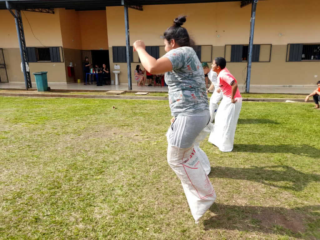 Personas privadas de libertad disfrutaron de los tradicionales juegos del San Juan Ara. Foto: Ministerio de Justicia.