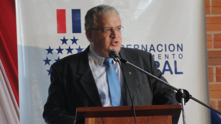 César Meza Bría.