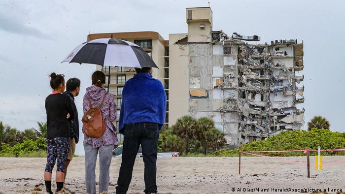 Continúa la intensa búsquedas de personas desaparecidas tras derrumbe en Miami. Foto: