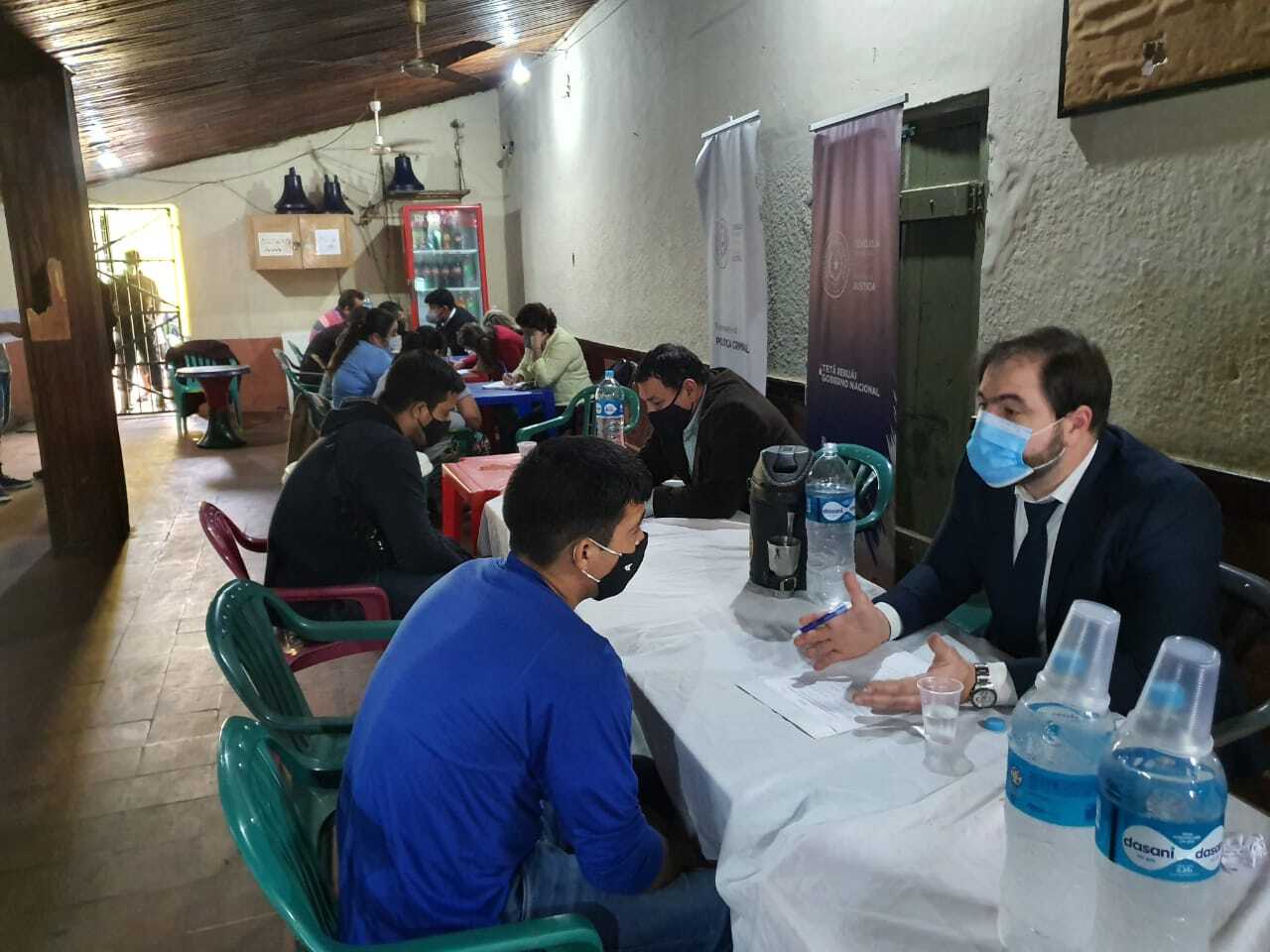 Durante la jornada, se instalaron mesas de audiencias, a fin de verificar la situación procesal de los entrevistados así como las condiciones de privación de libertad. Foto: Gentileza.