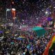 Una multitud en una de las celebraciones pasadas del Orgullo en Montevideo, Uruguay.Foto: BBC.