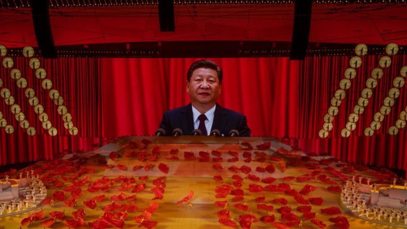 El presidente de China, Xi Jinping, advirtió el jueves que las potencias extranjeras "recibirán un golpe en la cabeza" si intentan intimidar o influir en el país. Foto: Getty.