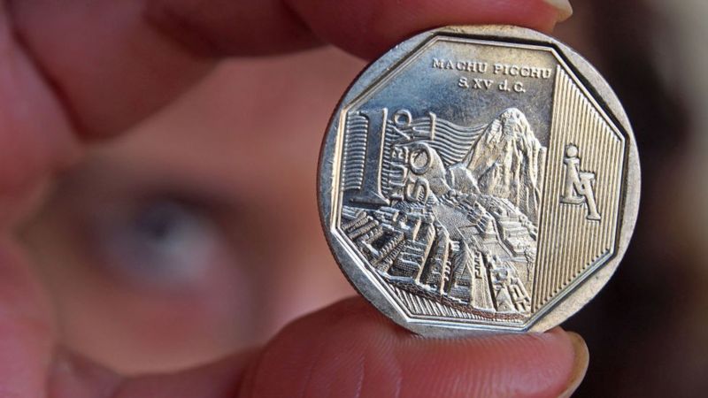 Moneda de sol peruano. Foto: Getty.