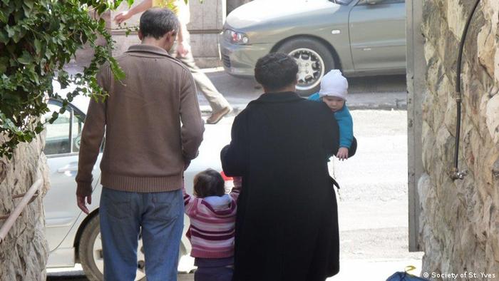 En los territorios ocupados por Israel, muchas familias palestinas no pueden vivir juntas. Foto: DW.